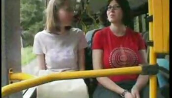 Busty Brunette Michelle Sweet Dildo خود را ویدیو خوردن سینه با خروس واقعی عوض می کند