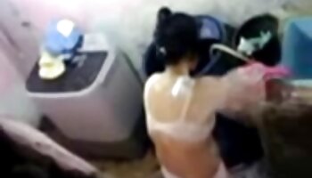 بازیگر زن خانه دار چاق با ویدیو سکسس گربه خیس خود